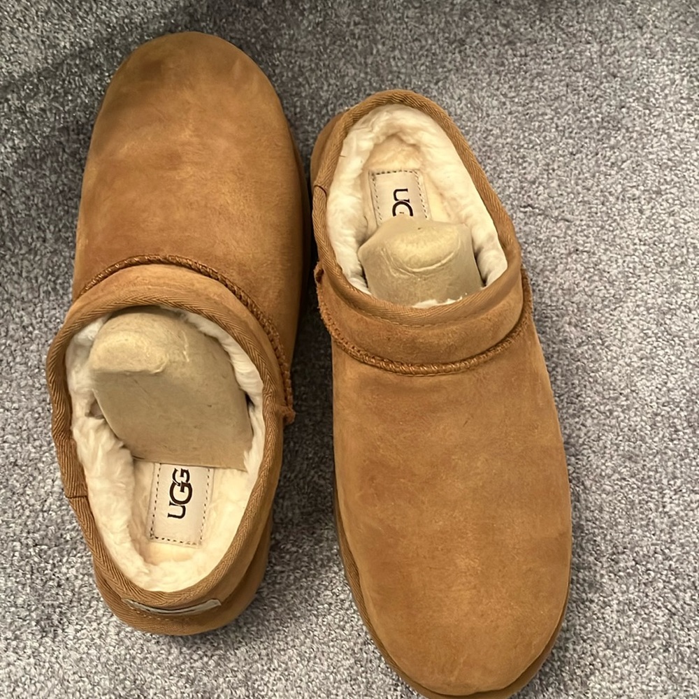 Brand New Never Worn Mens Ugg Slippers
